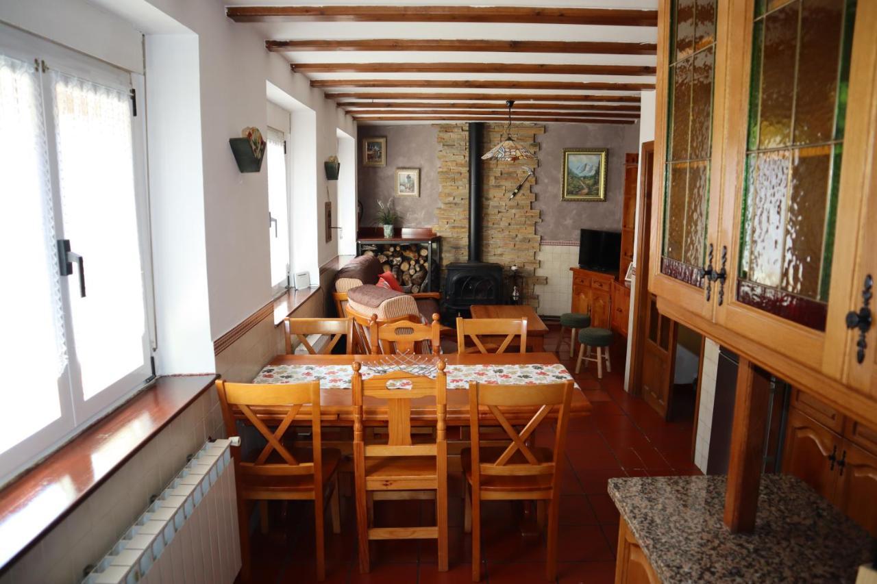 Casa Rural Cares Santa Maria de Valdeon Exterior foto